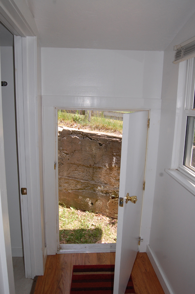 Pet door in cottage 7 open to the yard. 